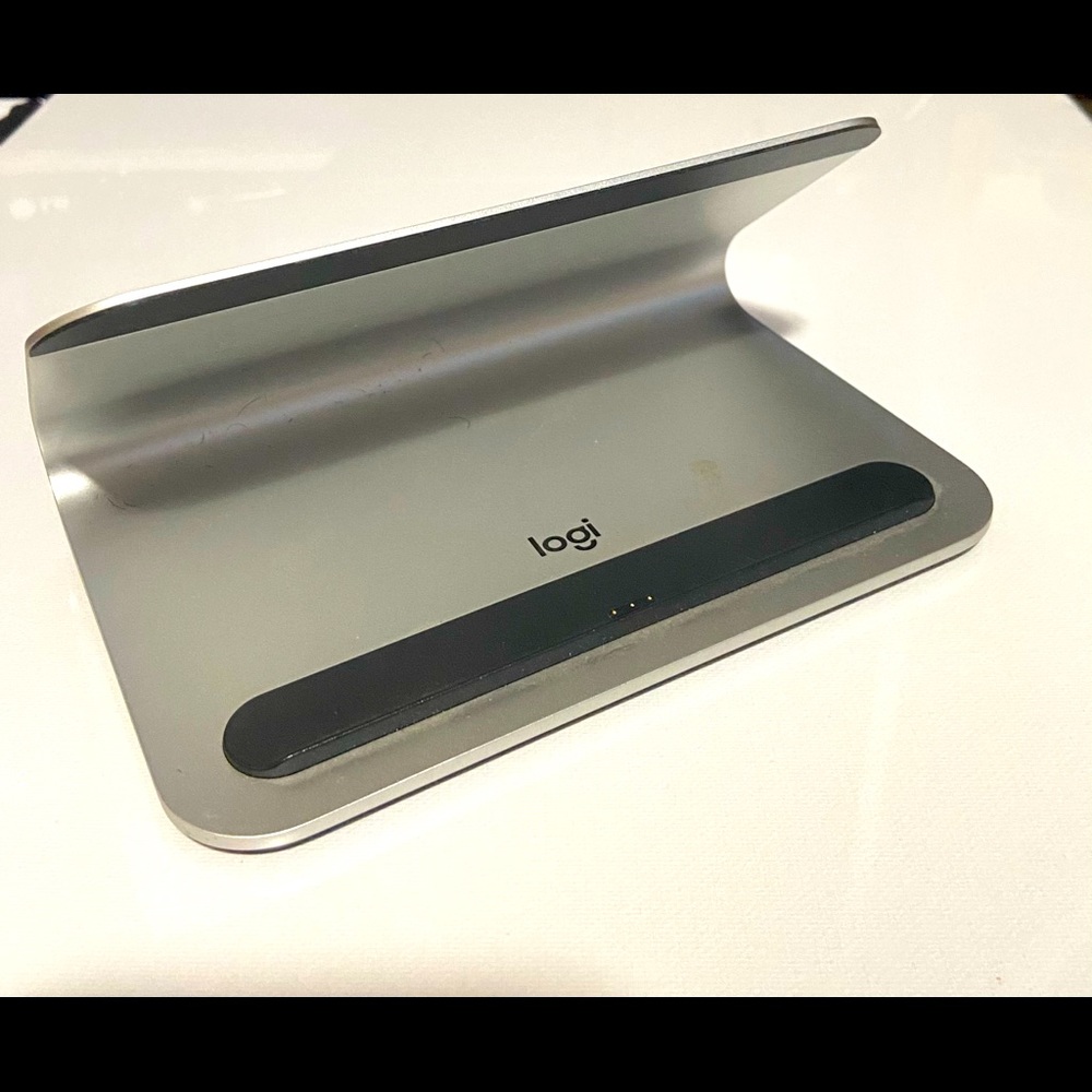 Logi (Logictech) IPad Pro,BASE charger UD-0010